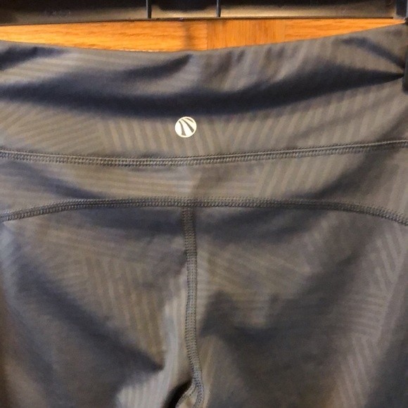 Marika sport size large Capri workout legging. EUC - Picture 4 of 4